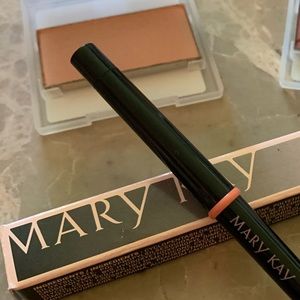 NWT 🛍 Mary Kay Face and Lip Bundle 💗💗
